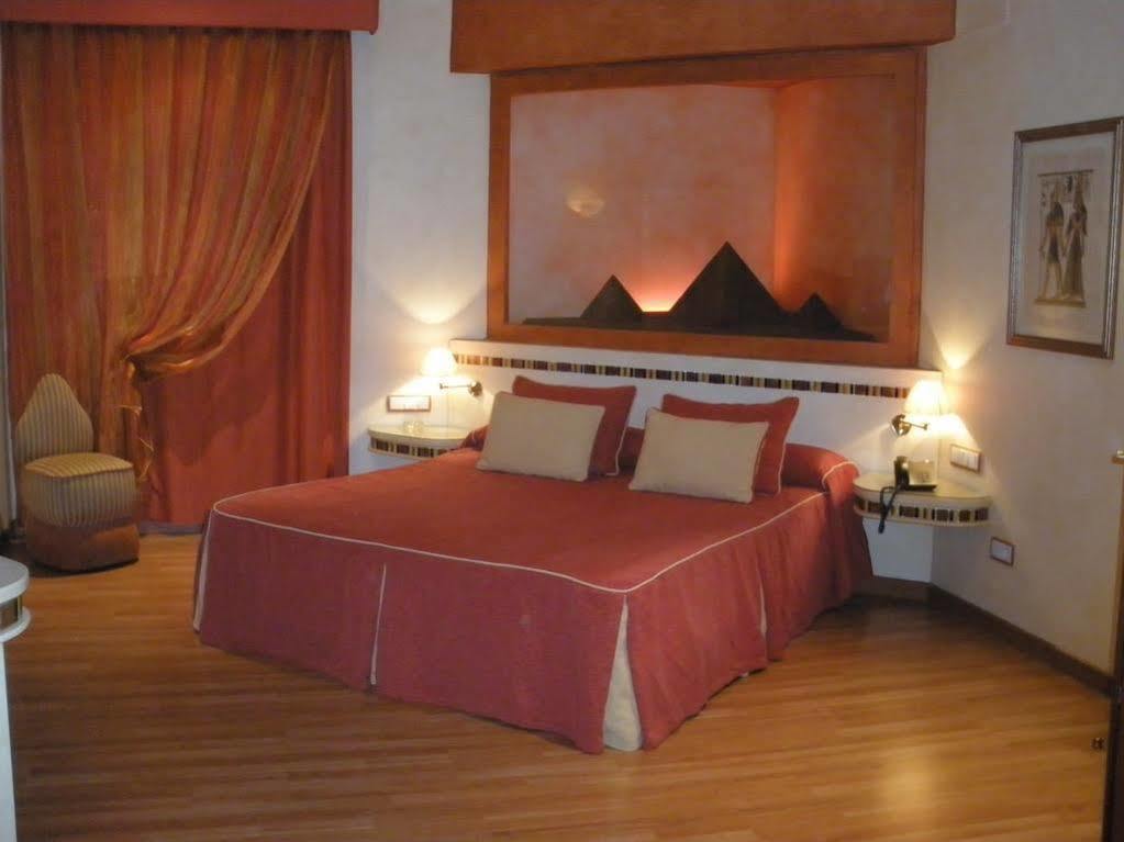 Hotel Alkalat Alcala de Guadaira Luaran gambar